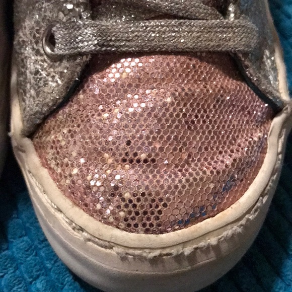 Chooze mismatched shoes - Picture 9 of 10